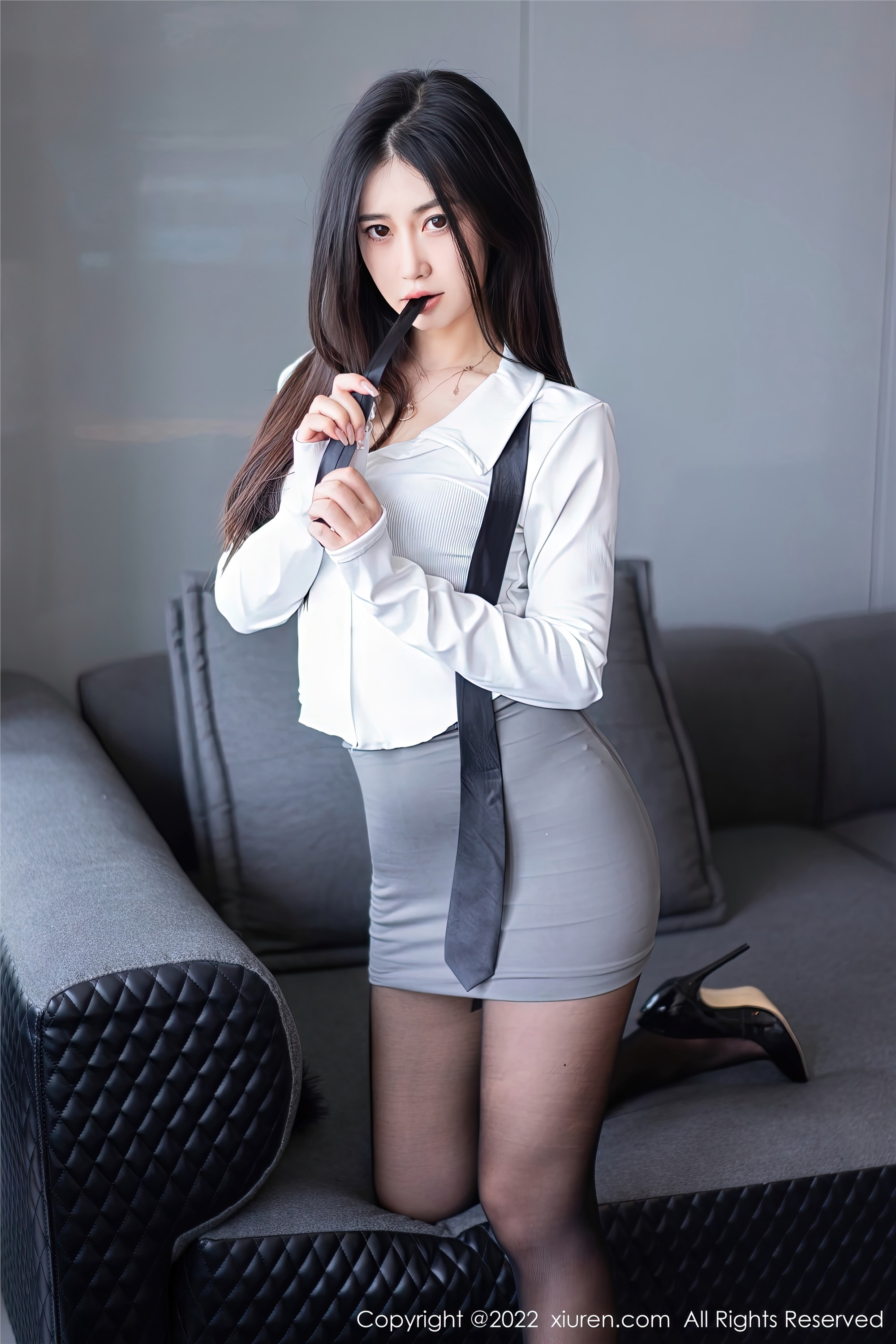 Xiuren秀人网 2022.11.02 NO.5795 laura阿姣